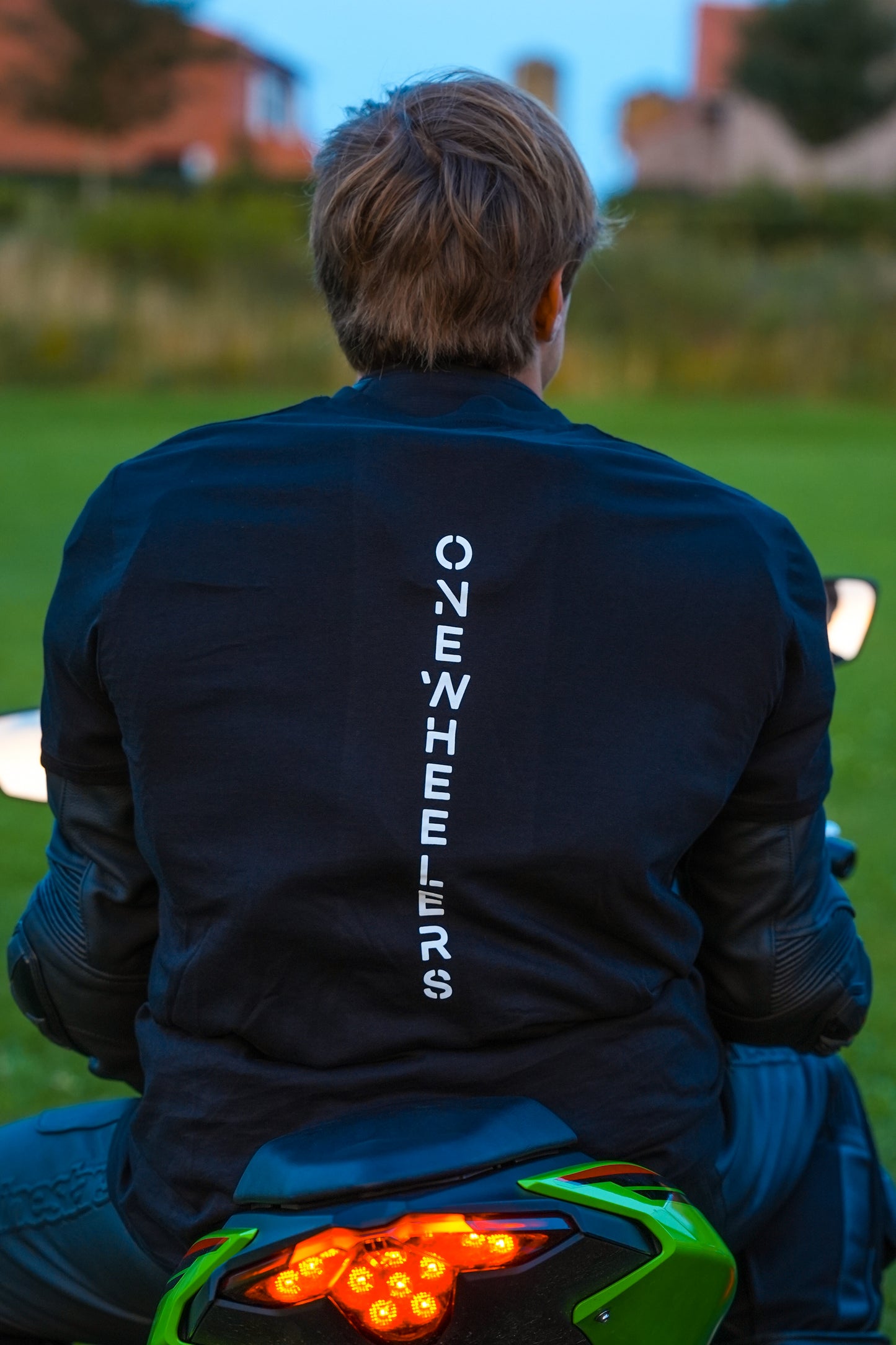 "ONEWHEELERS CREW"  T-SHIRT