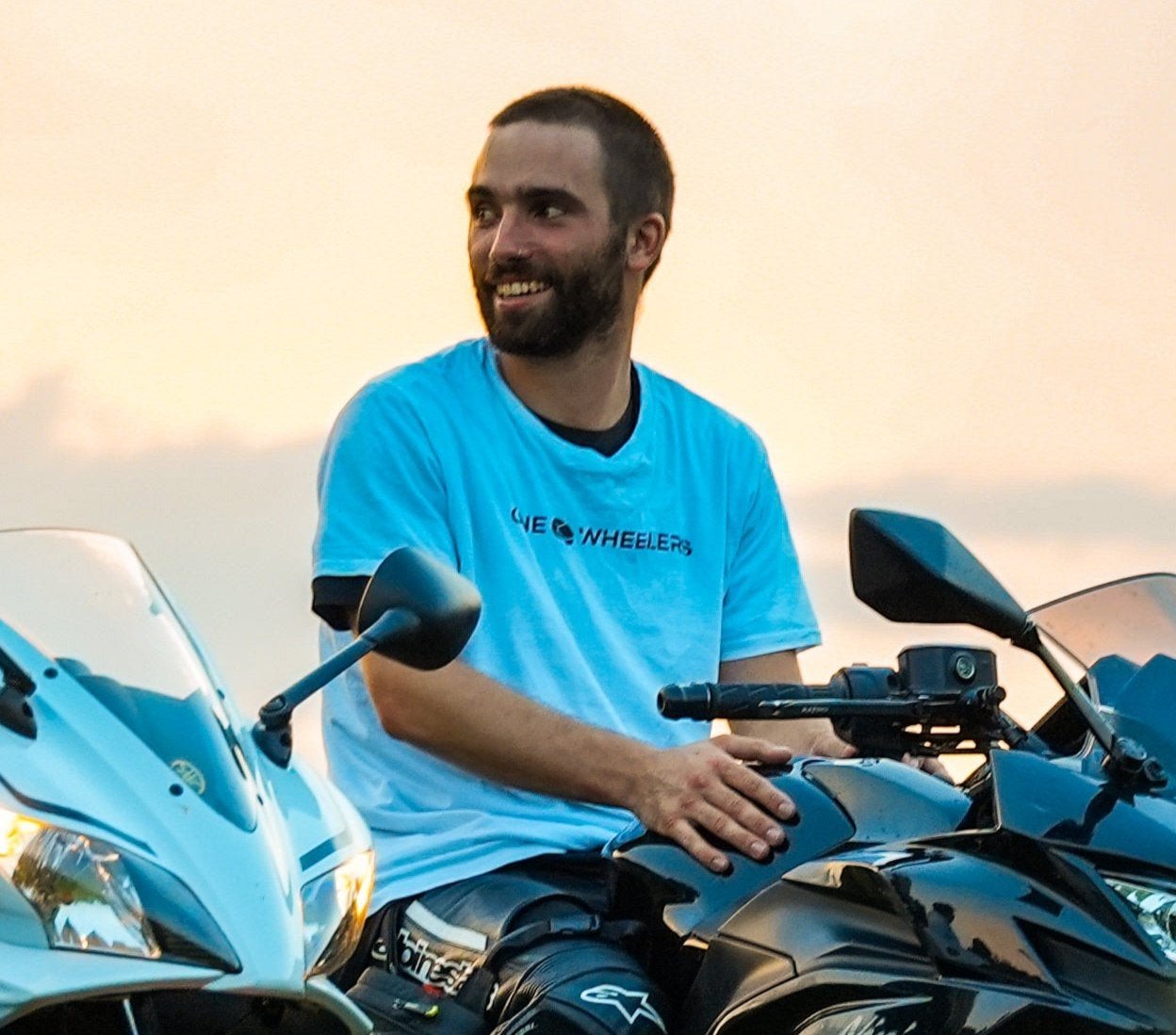 "ONEWHEELERS CREW"  T-SHIRT